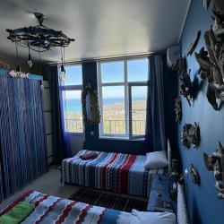 Кровать в 3-местном общем мужском номере Кусто