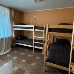 Кровать в 8-местном общем номере (общие удобства)