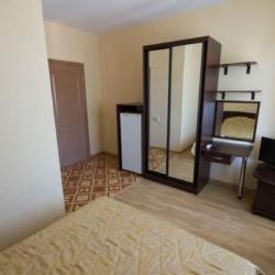 Комната стандарт с 1 двуспальной кроватью и балконом
