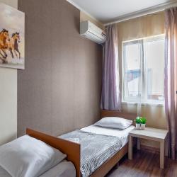 Номер стандарт эконом с 2 односпальными и 1 двуспальной кроватью (с завтраком)