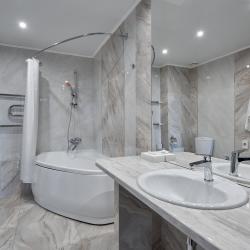 Номер люкс комфорт с 1 двуспальной кроватью