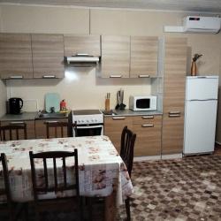 Коттедж улучшенный с 2 односпальными и 1 двуспальной кроватью