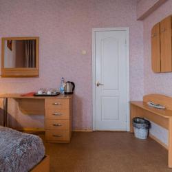 2-местный номер стандарт улучшенный с 1 двуспальной кроватью