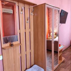 4-местный номер улучшенный семейный с 1 двуспальной кроватью