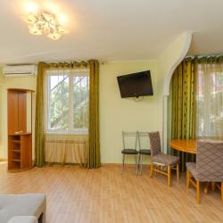 Улучшенные апартаменты с 2 спальнями и террасой с видом на город и море