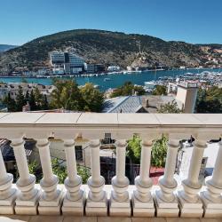 Комната улучшенная с 1 двуспальной кроватью (с завтраком)