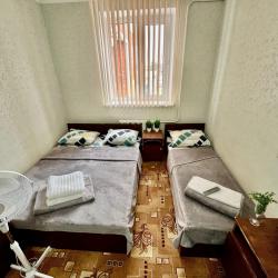 Комната эконом с 2 односпальными и 1 двуспальной кроватью