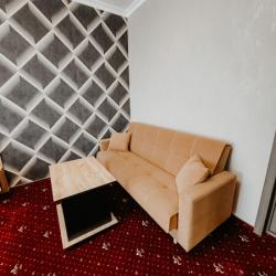 Номер комфорт с 1 двуспальной кроватью и диваном