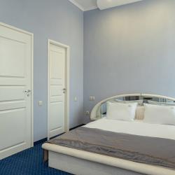 Номер люкс семейный с 1 двуспальной кроватью