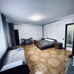 4-местный номер комфорт с 2 односпальными и 1 двуспальной кроватью