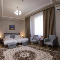 Номер делюкс с 2 односпальными кроватями (с завтраком)