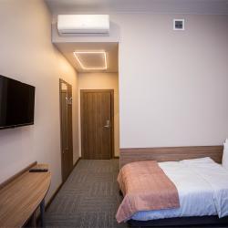 Номер стандарт с 2 односпальными кроватями (вид на улицу)