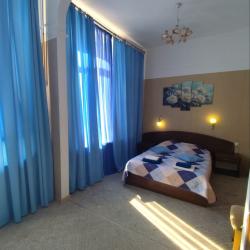 4-местный номер стандарт семейный с 1 двуспальной кроватью