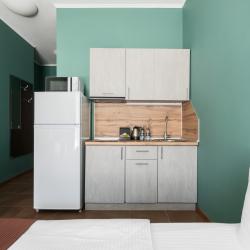 Номер стандарт с 1 двуспальной кроватью и кухней