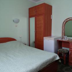 Номер стандарт эконом с 1 двуспальной кроватью