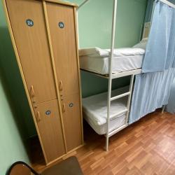 Кровать в 8-местном общем номере