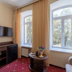 Номер полулюкс с 1 двуспальной кроватью