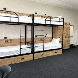 Кровать в 12-местном общем номере