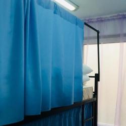 Кровать в общем номере  с 4-двухъярусными кроватями