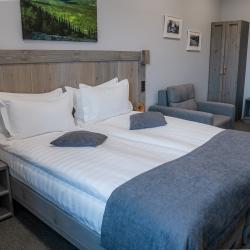 3-местный номер комфорт улучшенный с 1 односпальной и 1 двуспальной кроватью