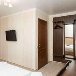 Номер стандарт семейный с 1 односпальной и 1 двуспальной кроватью