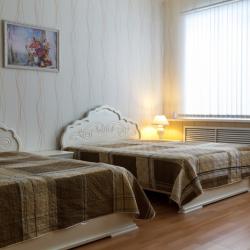 Номер стандарт улучшенный с 2 односпальными и 1 двуспальной кроватью