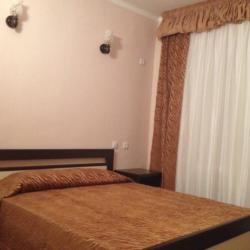 Номер стандарт с 1 двуспальной кроватью