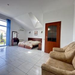 4-местный 1-комнатный номер комфорт улучшенный с 2 односпальными кроватями