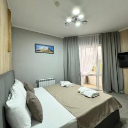 2-комнатный номер полулюкс с 2 односпальными и 1 двуспальной кроватью