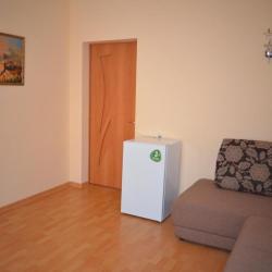 Номер стандарт с 1 двуспальной кроватью и диваном