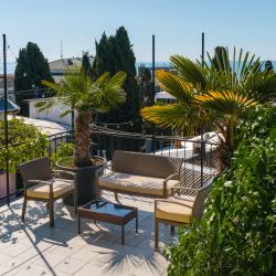 Улучшенные апартаменты с 2 спальнями и террасой с видом на город и море