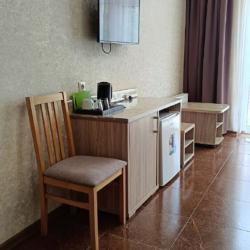 Комната комфорт с 2 односпальными и 1 двуспальной кроватью