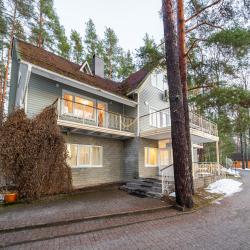 Большой коттедж с сауной