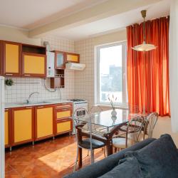 Улучшенные апартаменты с 2 спальнями и балконом с видом на море и город