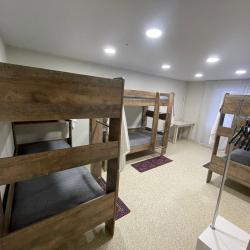 Кровать в 6-местном общем номере