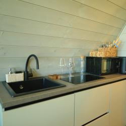 4-местный 2-комнатный коттедж премиум с 2 двуспальными кроватями