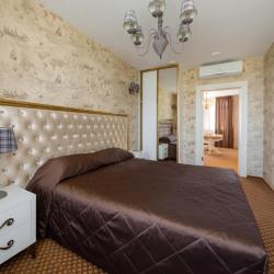 Номер люкс семейный с 1 двуспальной кроватью