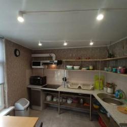 Кровать в 10-местном общем номере
