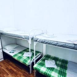 Кровать в 8-местном общем мужском номере
