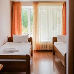 Номер стандарт с 2 односпальными кроватями (с балконом)