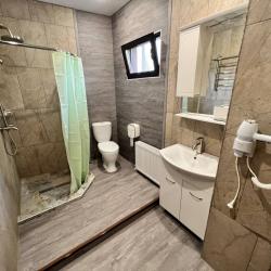 Номер полулюкс с 1 двуспальной кроватью с балконом