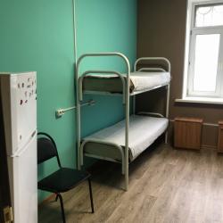 Кровать в 4-местном мужском номере (удобства на этаже)