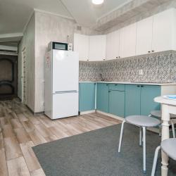 2-комнатные апартаменты люкс Кирова 1-406Б, 4(9)