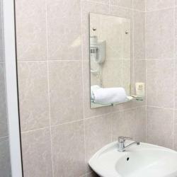 Номер стандарт с 1 двуспальной кроватью