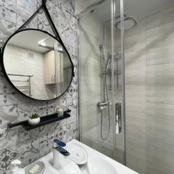 Фото Отель ЖивиТУТ на улице Челюскинцев 80В