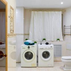 Кровать в 8-местном общем женском номере (удобства на этаже)