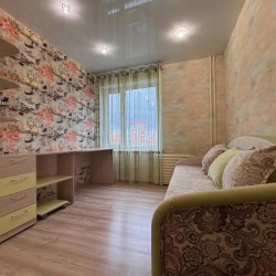 3-комнатные апартаменты улучшенные 3-к. квартира, 68 м², 4 кровати на союзной 135