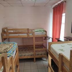 Кровать в женском 6-местном номере (удобства на этаже)