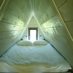 4-местный 2-комнатный коттедж премиум с 2 двуспальными кроватями