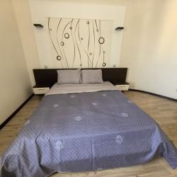 Фото Отель Бoльшая 3-x комнaтнaя кваpтира в центре города